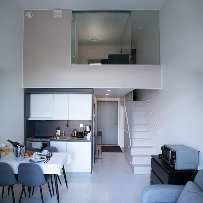 Elegant Penthouse Loft - Near The Airport *